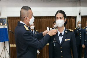 ร่วมแสดงความยินดีกับนายทหารสัญญาบัตร
