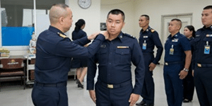 พิธีประดับเครื่องหมายยศนายทหารชั้นประทวน